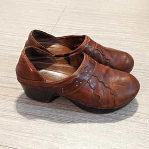 Dansko Clogs Size 38  Brown with design